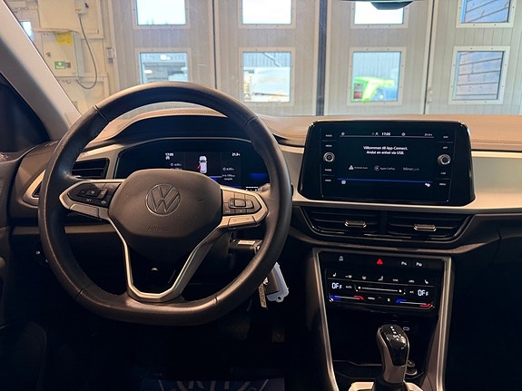 Volkswagen T-Roc 8 of 22