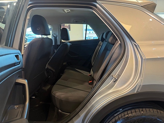 Volkswagen T-Roc 17 of 22
