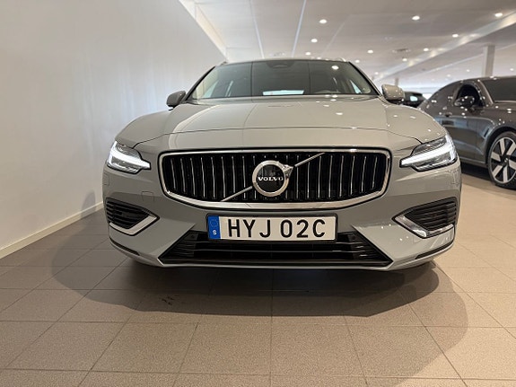 Volvo V60 2 of 5