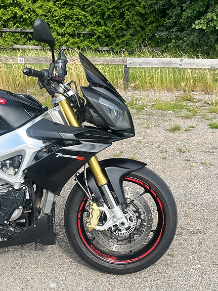 Aprilia Tuono V4R APRC 4 of 5