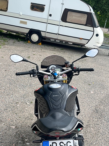 Aprilia Tuono V4R APRC 7 of 10