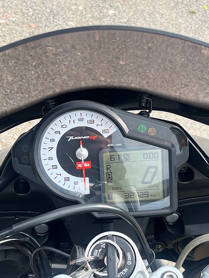 Aprilia Tuono V4R APRC 8 of 10