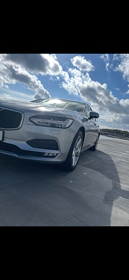 Volvo S90 2 of 5