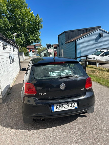 Volkswagen Polo 2 of 5