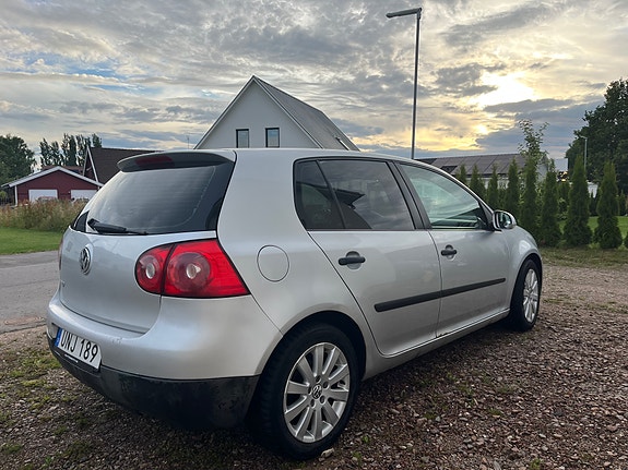 Volkswagen Golf V 5 of 5