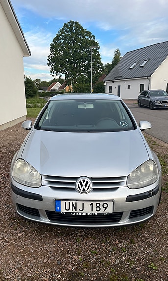 Volkswagen Golf V 2 of 5