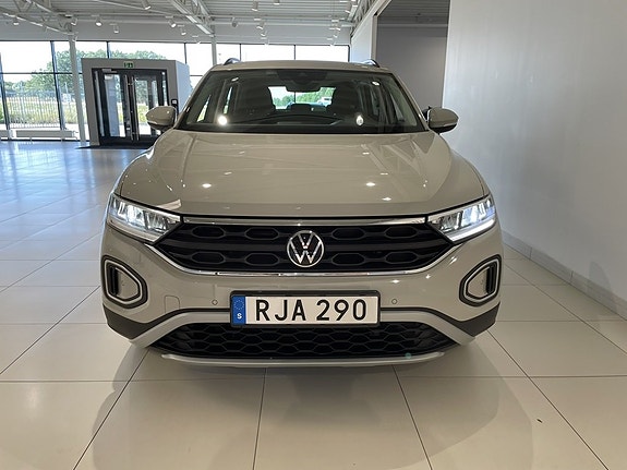Volkswagen T-Roc 3 of 24