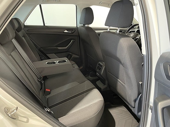 Volkswagen T-Roc 12 of 24