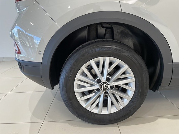 Volkswagen T-Roc 6 of 24