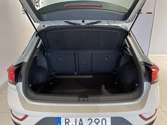 Volkswagen T-Roc 13 of 24
