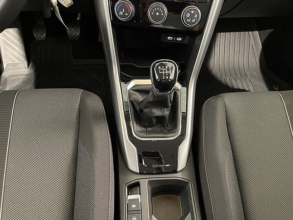 Volkswagen T-Roc 23 of 24