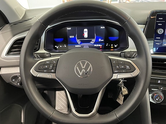 Volkswagen T-Roc 22 of 24
