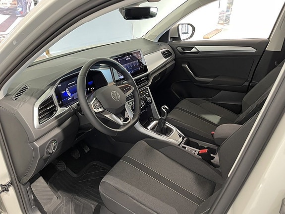 Volkswagen T-Roc 16 of 24
