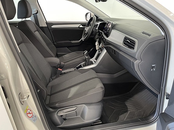 Volkswagen T-Roc 11 of 24