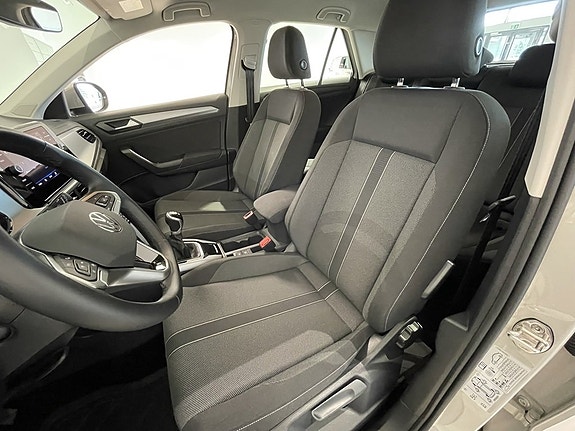 Volkswagen T-Roc 18 of 24