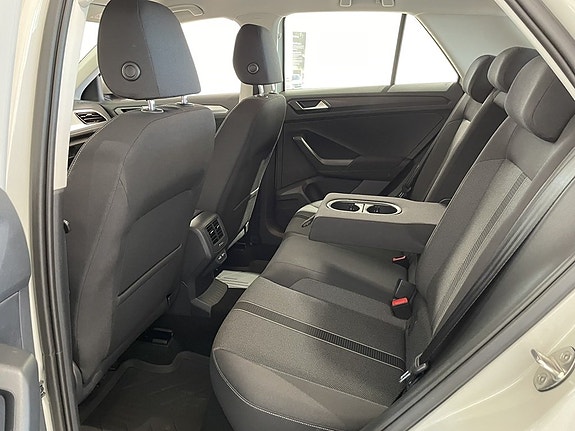 Volkswagen T-Roc 15 of 24
