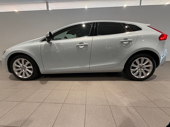 Volvo V40 3 of 5