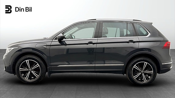 Volkswagen Tiguan 2 of 5