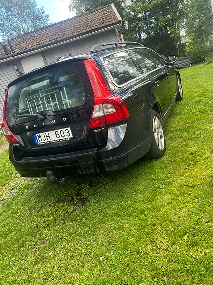 Volvo V70 3 of 5