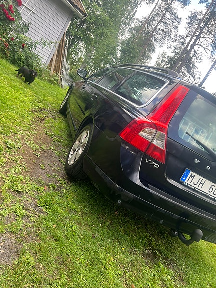 Volvo V70 2 of 5