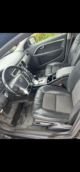 Volvo V70 8 of 16