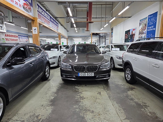 BMW 750Li 3 of 30