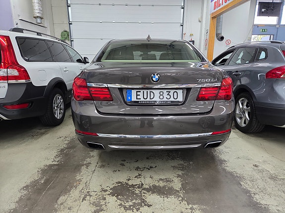 BMW 750Li 7 of 30