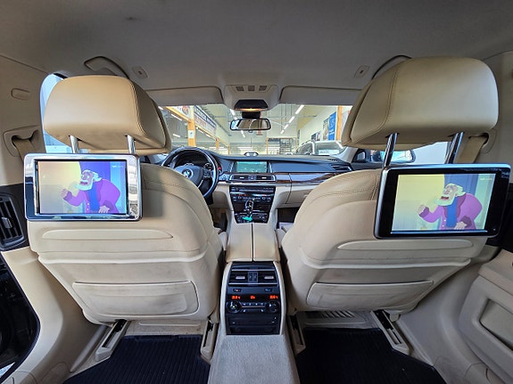 BMW 750Li 24 of 30