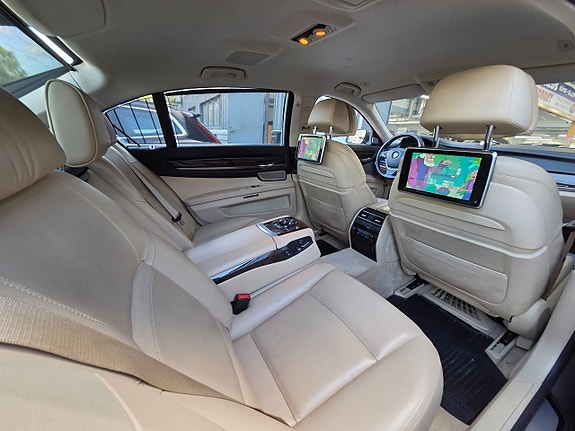 BMW 750Li 15 of 30