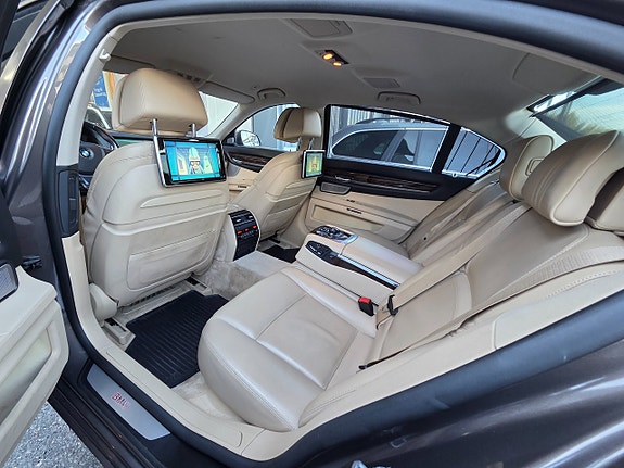 BMW 750Li 22 of 30