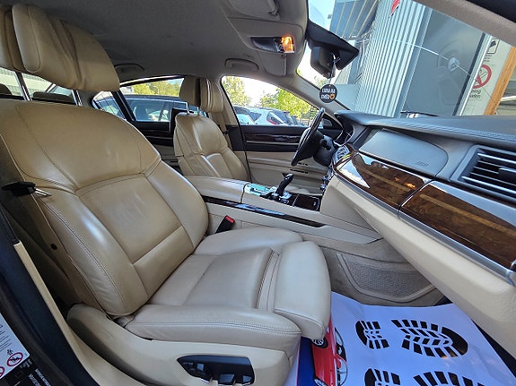 BMW 750Li 11 of 30
