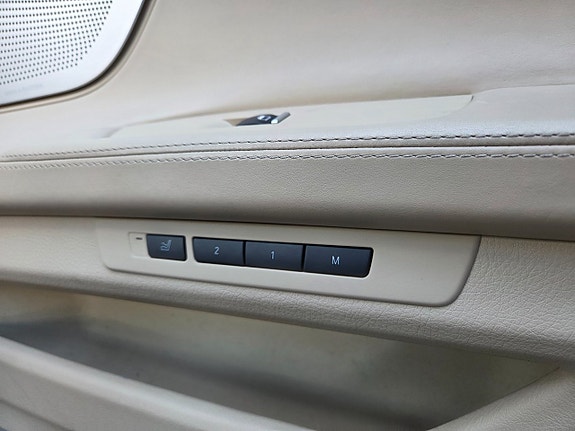 BMW 750Li 10 of 30