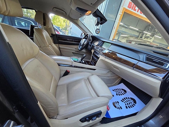 BMW 750Li 9 of 30