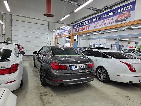 BMW 750Li 5 of 30