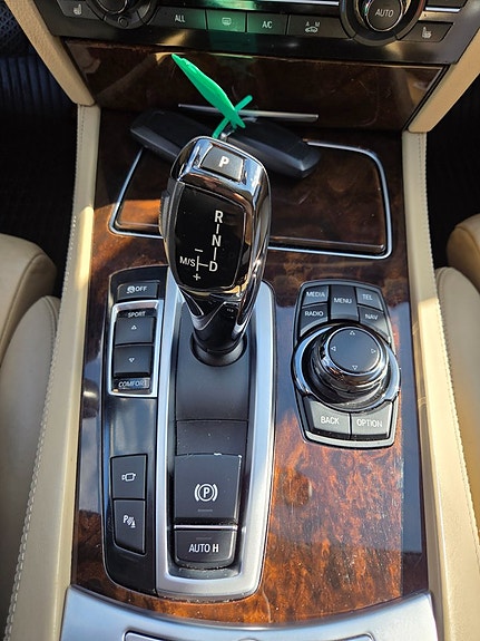 BMW 750Li 30 of 30