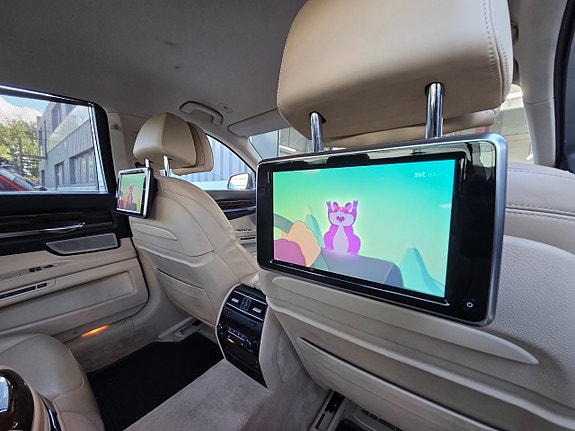 BMW 750Li 16 of 30
