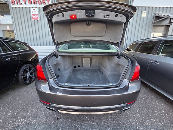 BMW 750Li 20 of 30