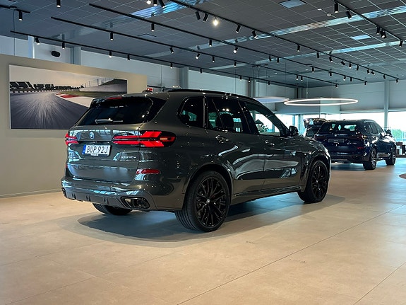 BMW X5 4 of 5
