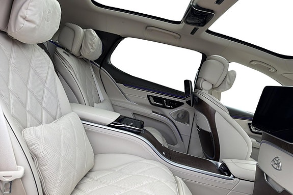 Mercedes-Benz EQS SUV 12 of 16