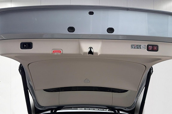 Mercedes-Benz EQS SUV 14 of 16