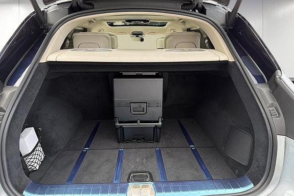 Mercedes-Benz EQS SUV 13 of 16