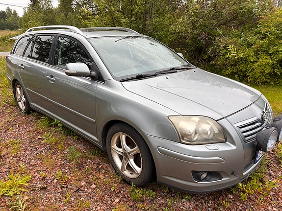 Toyota Avensis 3 of 5