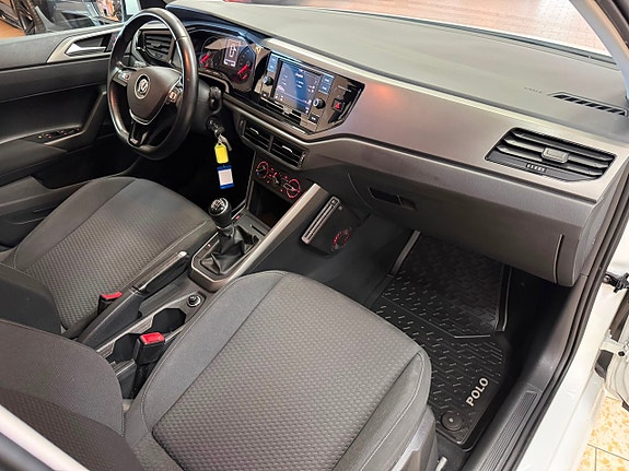 Volkswagen Polo 16 of 23