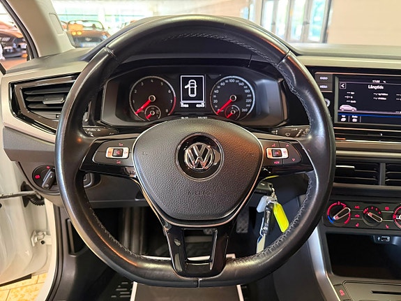 Volkswagen Polo 18 of 23