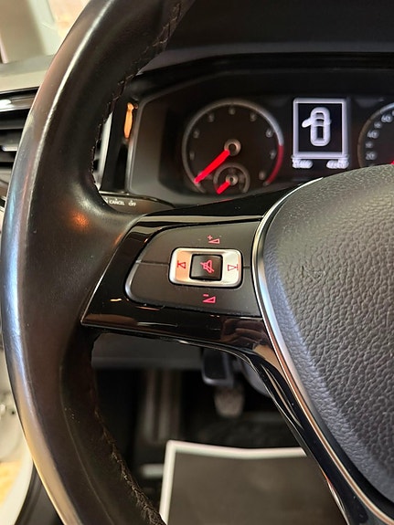 Volkswagen Polo 21 of 23