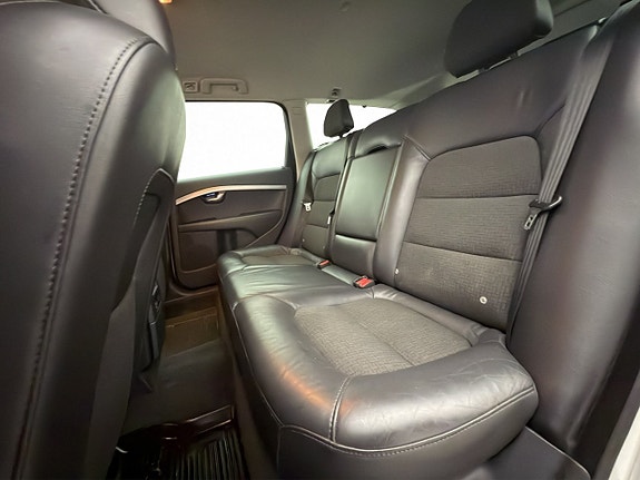 Volvo V70 26 of 30