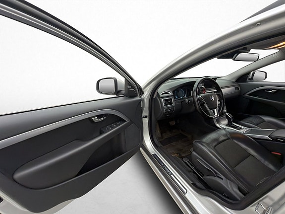 Volvo V70 12 of 30