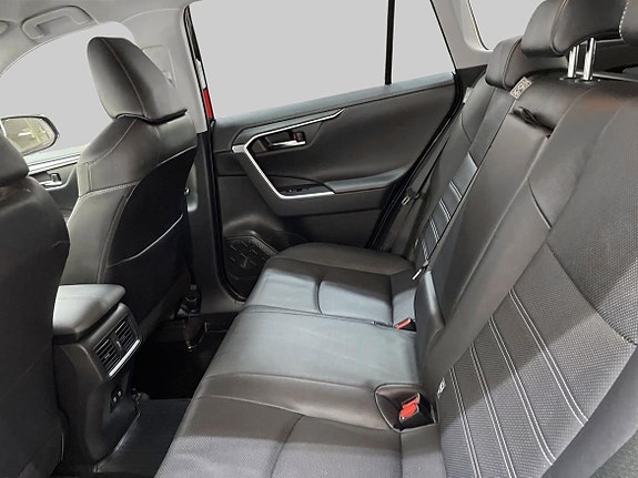 Toyota RAV4 11 of 23