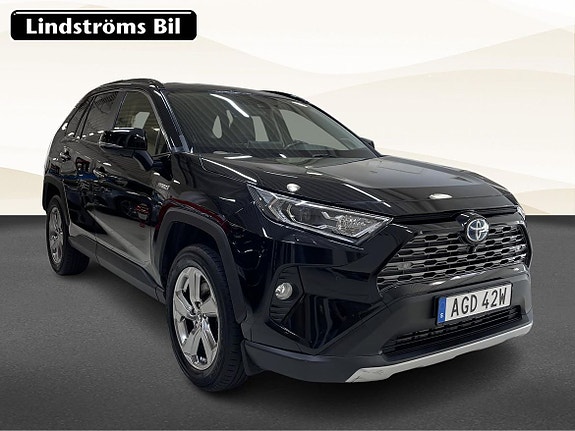 Toyota RAV4 3 of 23