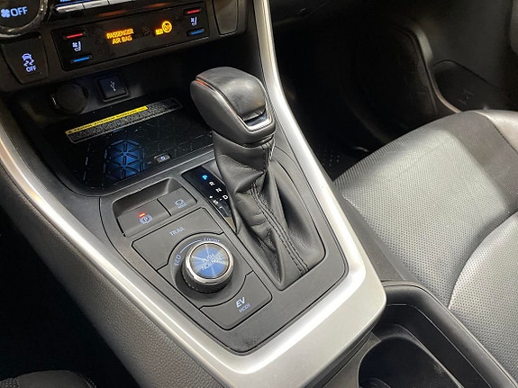 Toyota RAV4 18 of 23
